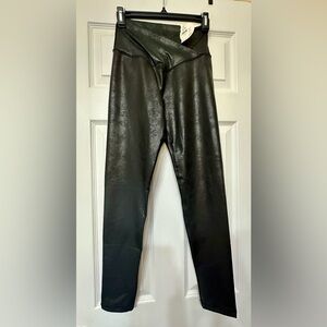 Aerie Shiny Black Hi- Rise Leggings